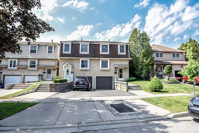 43 Russet Crt, House semidetached with 3 bedrooms, 2 bathrooms and 3 parking in Hamilton ON | Image 1