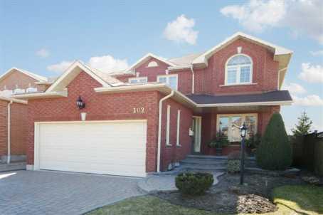102 Harkness Dr, House detached with 4 bedrooms, 3 bathrooms and 4 parking in Whitby ON | Image 1