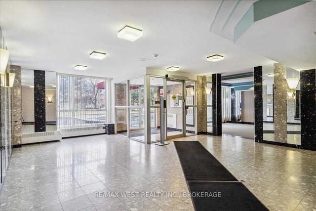 102 - 3077 Weston Rd, Condo with 2 bedrooms, 2 bathrooms and 1 parking in Toronto ON | Image 3