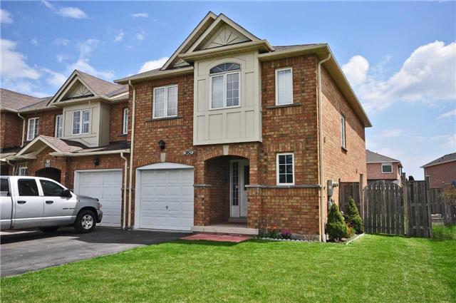 982 Delgado Dr, House attached with 3 bedrooms, 4 bathrooms and 4 parking in Mississauga ON | Image 1