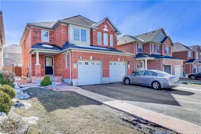 102 Dwyer Dr, House semidetached with 3 bedrooms, 3 bathrooms and 2 parking in Brampton ON | Image 1