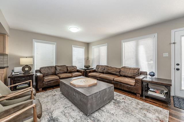 21 Penfold Dr, House detached with 4 bedrooms, 4 bathrooms and 3 parking in Guelph ON | Image 3