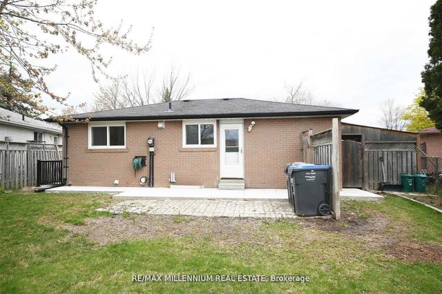 156 Folkstone Cres, House detached with 3 bedrooms, 2 bathrooms and 4 parking in Brampton ON | Image 26
