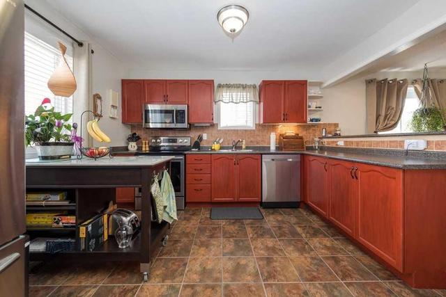 79 Chalmers Dr, House detached with 2 bedrooms, 2 bathrooms and 4 parking in Barrie ON | Image 6