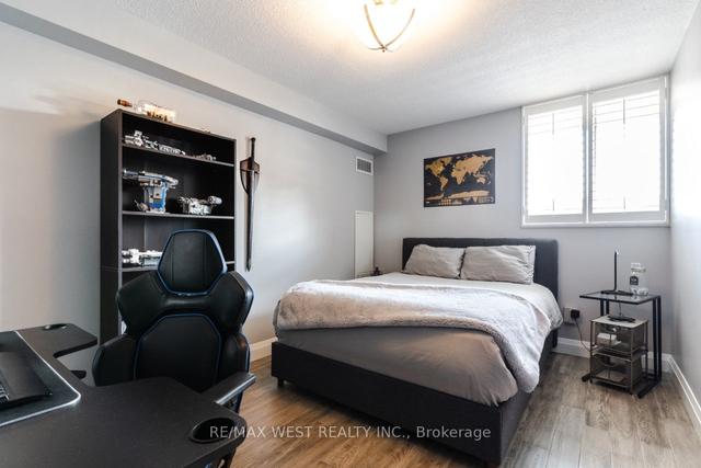 205 - 812 Burnhamthorpe Rd, Condo with 3 bedrooms, 2 bathrooms and 1 parking in Toronto ON | Image 5