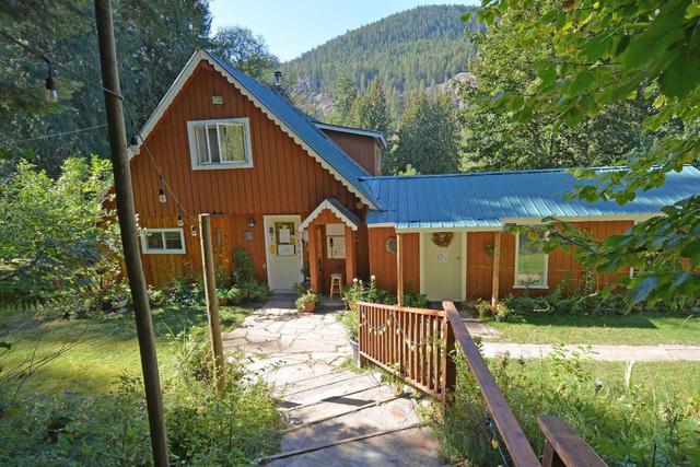 5730 Cedar Creek Road, House detached with 3 bedrooms, 3 bathrooms and null parking in Central Kootenay H BC | Image 24
