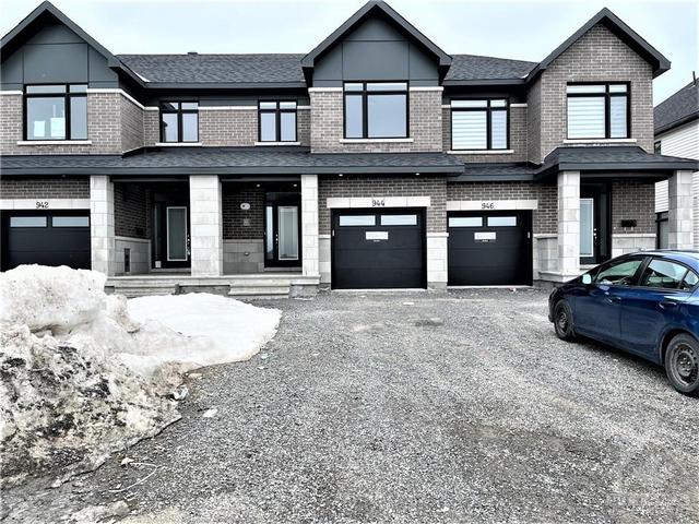 944 Brian Good Avenue, Townhouse with 4 bedrooms, 4 bathrooms and 3 parking in Ottawa ON | Image 1