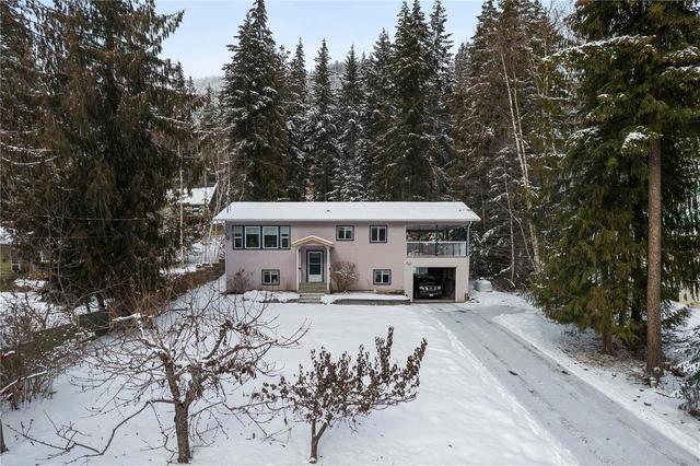 7451 Estate Drive, House detached with 3 bedrooms, 2 bathrooms and 5 parking in Columbia Shuswap F BC | Image 32