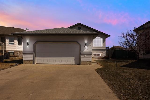 223 Laurier Lane, House detached with 5 bedrooms, 3 bathrooms and 6 parking in Wood Buffalo AB | Image 1