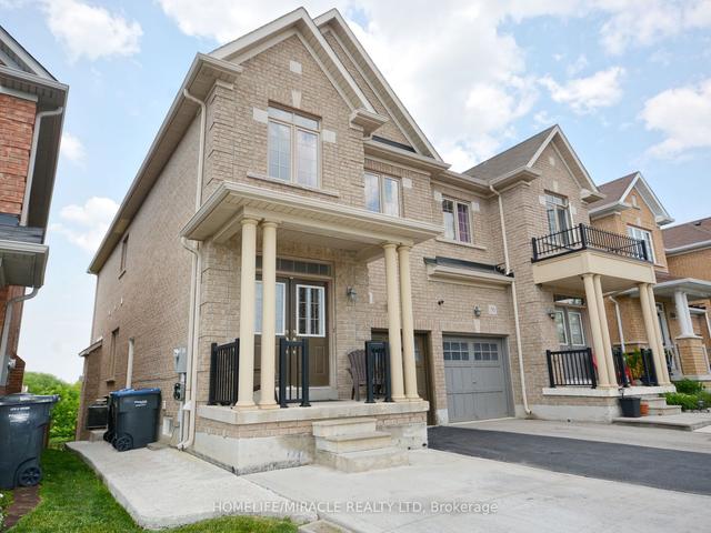 52 Delport Clse E, House semidetached with 4 bedrooms, 4 bathrooms and 4 parking in Brampton ON | Image 1
