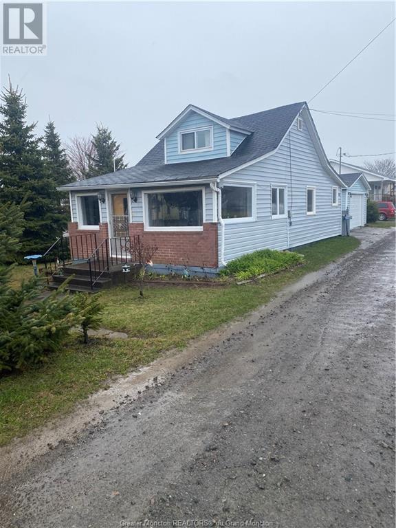 4 Henry St, House detached with 3 bedrooms, 1 bathrooms and null parking in Shediac P NB | Image 1