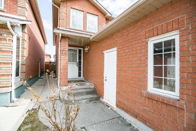 16 Tumbleweed Tr, House detached with 3 bedrooms, 4 bathrooms and 5 parking in Brampton ON | Image 12