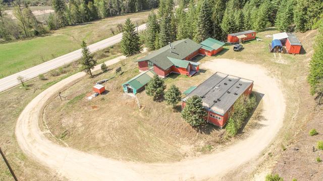 2276 Highway 6, House detached with 2 bedrooms, 3 bathrooms and null parking in Central Kootenay H BC | Image 3