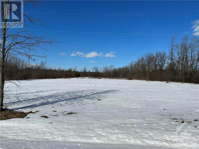 10 Acer parcel close to the village of Iroquois. | Image 3