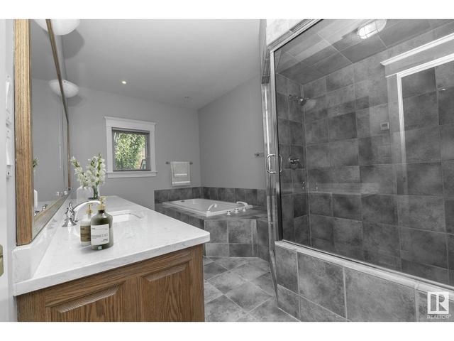 9009 Saskatchewan Dr Nw, House detached with 5 bedrooms, 4 bathrooms and null parking in Edmonton AB | Image 20