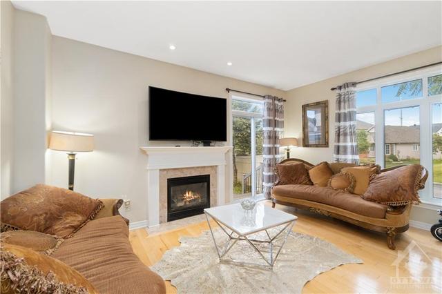 975 Gosnell Terrace, Townhouse with 4 bedrooms, 3 bathrooms and 3 parking in Ottawa ON | Image 11