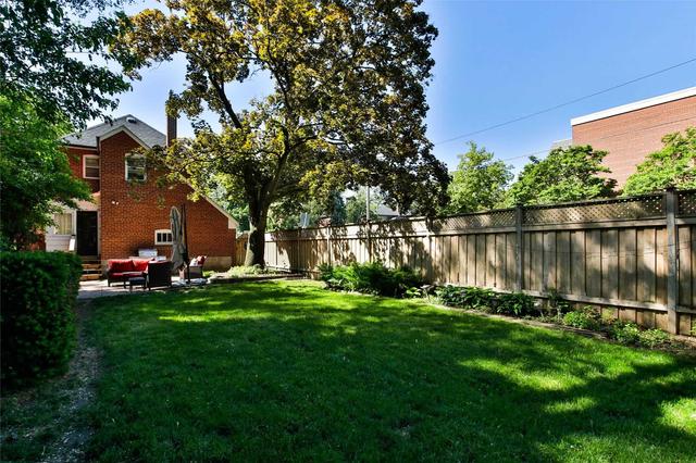 674 Eglinton Ave E, House detached with 3 bedrooms, 2 bathrooms and 2 parking in Toronto ON | Image 25