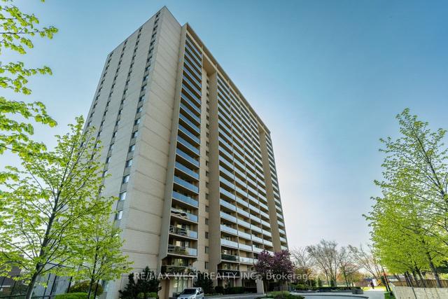 205 - 812 Burnhamthorpe Rd, Condo with 3 bedrooms, 2 bathrooms and 1 parking in Toronto ON | Image 1