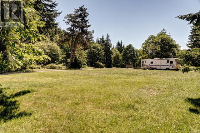 215 Easthom Rd, House detached with 5 bedrooms, 3 bathrooms and 20 parking in Nanaimo B BC | Image 15