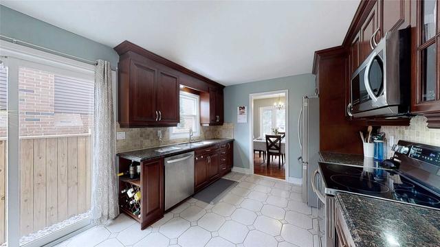 1114 Cedarcroft Cres, House detached with 3 bedrooms, 2 bathrooms and 5 parking in Pickering ON | Image 2