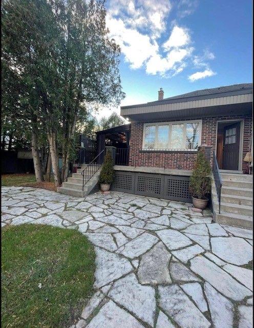 11 Lorraine Gdns, House detached with 4 bedrooms, 3 bathrooms and 8 parking in Toronto ON | Image 9