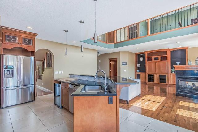 37 Val Gardena View Sw, House detached with 4 bedrooms, 3 bathrooms and 4 parking in Calgary AB | Image 9