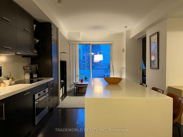 2511 - 65 St Mary St, Condo with 1 bedrooms, 1 bathrooms and 0 parking in Toronto ON | Image 5