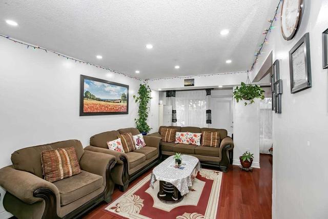 6 - 7450 Darcel Ave, House attached with 3 bedrooms, 2 bathrooms and 4 parking in Mississauga ON | Image 32