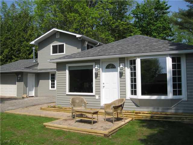 1032 Lakeshore Rd E, House detached with 3 bedrooms, 2 bathrooms and null parking in Oro Medonte ON | Image 1
