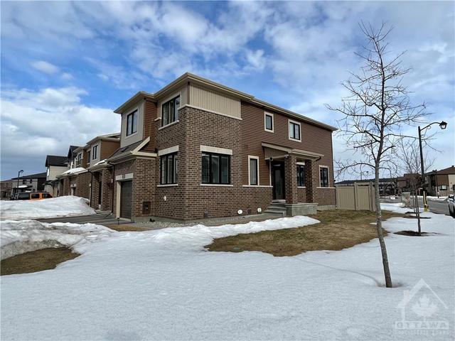 71 Natare Place, Townhouse with 4 bedrooms, 4 bathrooms and 2 parking in Ottawa ON | Image 2