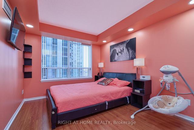 904 - 7 Michael Power Pl Pl, Condo with 1 bedrooms, 1 bathrooms and 1 parking in Toronto ON | Image 2