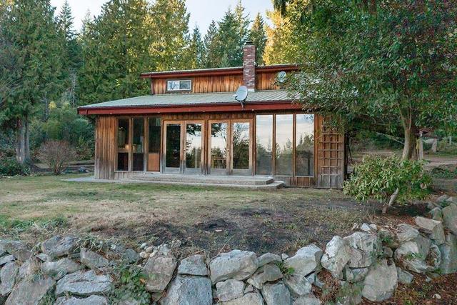1030 Gilmour Road, House detached with 3 bedrooms, 2 bathrooms and 20 parking in Sunshine Coast F BC | Image 3