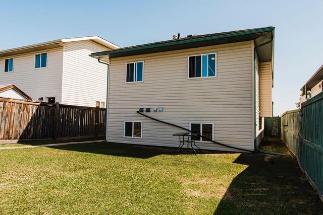 7338 104a Street, House detached with 5 bedrooms, 2 bathrooms and 2 parking in Grande Prairie AB | Image 32