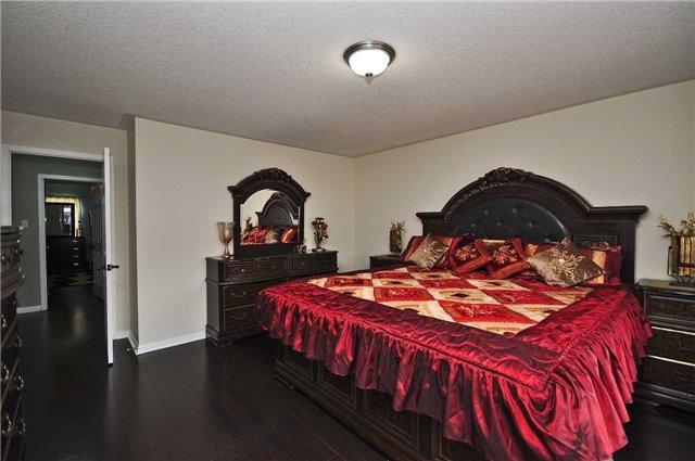 982 Delgado Dr, House attached with 3 bedrooms, 4 bathrooms and 4 parking in Mississauga ON | Image 12