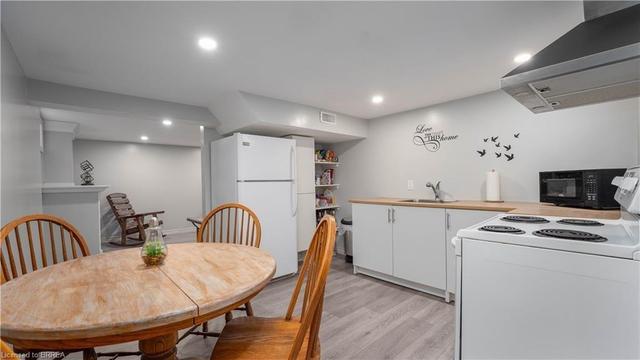 305 Darling St, House detached with 2 bedrooms, 2 bathrooms and 2 parking in Brantford ON | Image 11