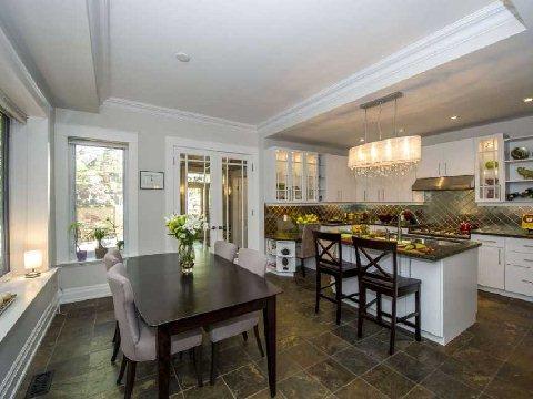 672 Huron St, House detached with 5 bedrooms, 4 bathrooms and 1 parking in Toronto ON | Image 3