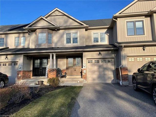 40 Mackenzie King Ave, House attached with 3 bedrooms, 3 bathrooms and 2 parking in St. Catharines ON | Image 12