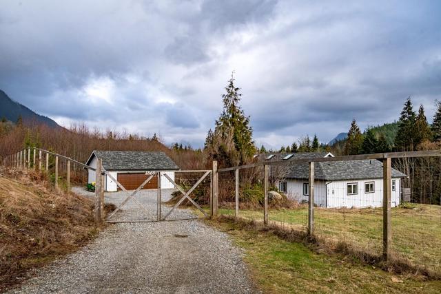 1860 Arboretum Drive, House detached with 3 bedrooms, 2 bathrooms and null parking in Sunshine Coast F BC | Image 2