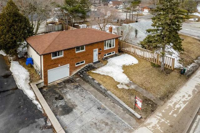 200 Ferndale Dr N, House detached with 3 bedrooms, 2 bathrooms and 3 parking in Barrie ON | Image 23