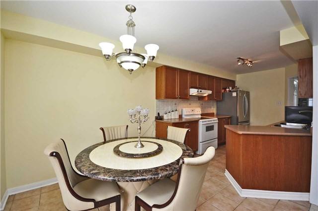 982 Delgado Dr, House attached with 3 bedrooms, 4 bathrooms and 4 parking in Mississauga ON | Image 7