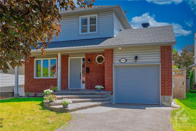 696 Morewood Crescent, House detached with 3 bedrooms, 3 bathrooms and 3 parking in Ottawa ON | Image 1