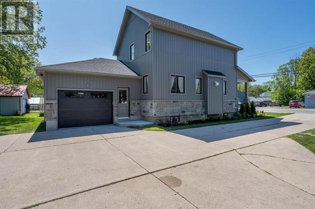 73 King Street East, House detached with 4 bedrooms, 2 bathrooms and null parking in Lambton Shores ON | Image 3