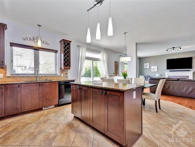320 Tucana Way, House detached with 5 bedrooms, 5 bathrooms and 4 parking in Ottawa ON | Image 7