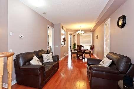 982 Ledbury Cres, House semidetached with 3 bedrooms, 4 bathrooms and 2 parking in Mississauga ON | Image 2