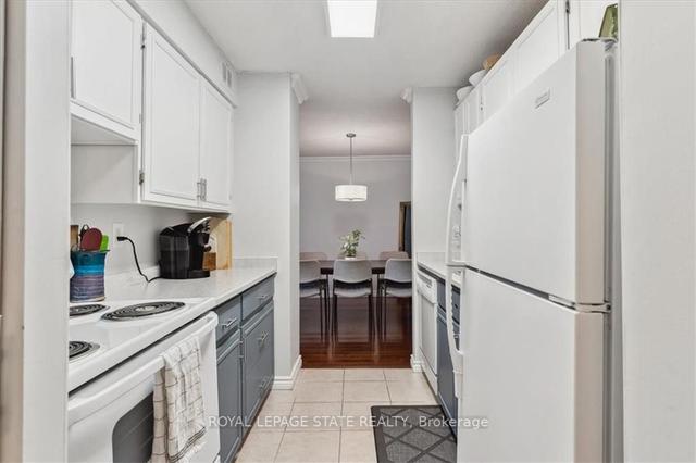 305 - 222 Jackson St W, Condo with 2 bedrooms, 1 bathrooms and 1 parking in Hamilton ON | Image 11