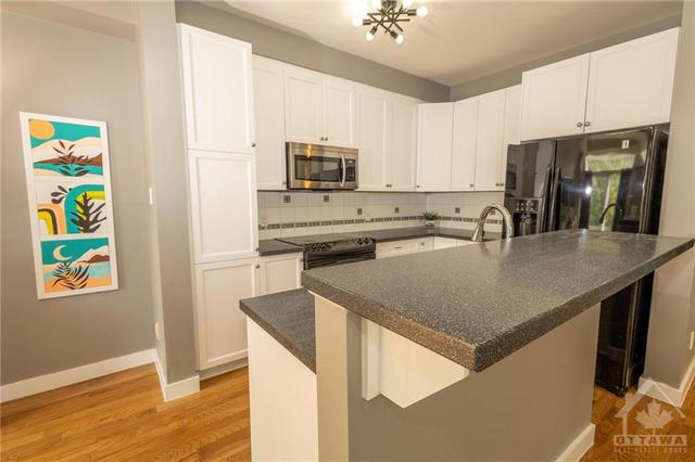 420 Cache Bay, Townhouse with 4 bedrooms, 3 bathrooms and 6 parking in Ottawa ON | Image 8