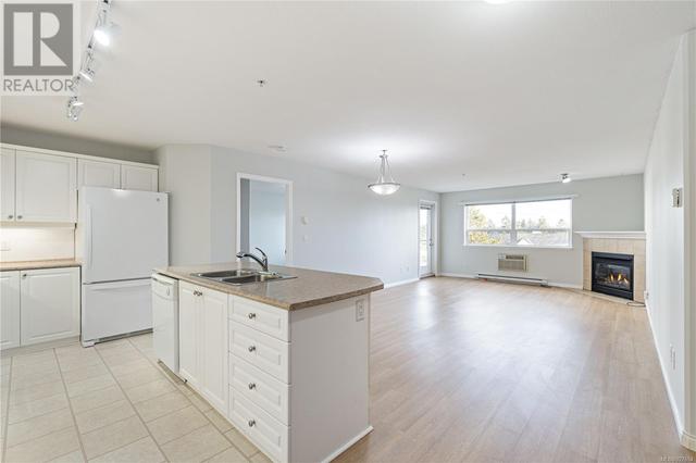 111 - 1633 Dufferin Cres, Condo with 2 bedrooms, 2 bathrooms and 7 parking in Nanaimo BC | Image 4