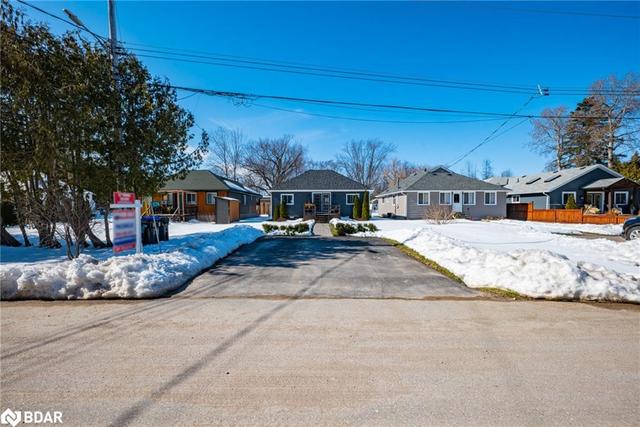 1174 Alfred Street, House detached with 3 bedrooms, 1 bathrooms and null parking in Innisfil ON | Image 25
