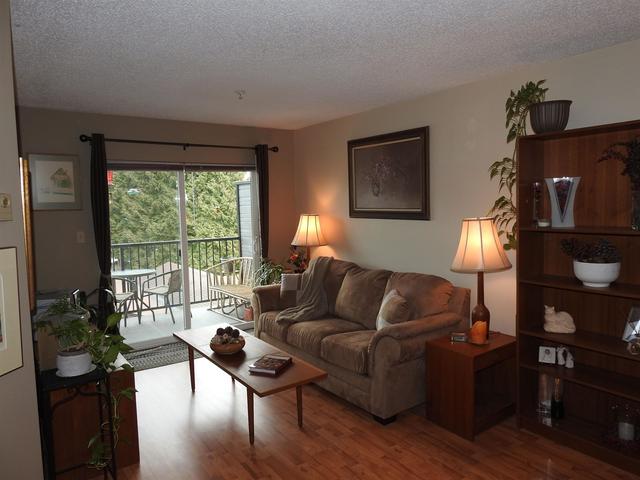 b304 - 40120 Willow Crescent, Condo with 2 bedrooms, 1 bathrooms and 1 parking in Squamish BC | Image 3