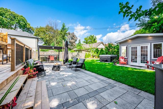 205 Prince Edward Dr S, House detached with 3 bedrooms, 2 bathrooms and 5 parking in Toronto ON | Image 20
